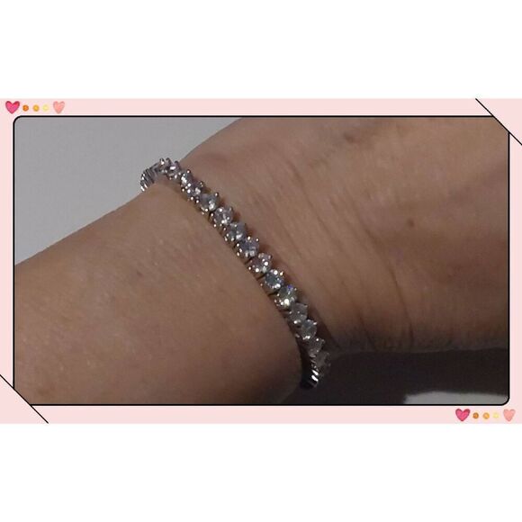 Gorgeous 10 Carat Genuine Diamond Simulant Round Cut Tennis Bracelet - Picture 6 of 6